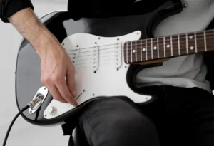 how to tune an electric guitar